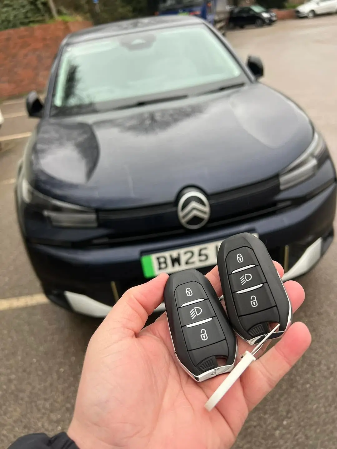Spare vehicle key completed by Mr Keys